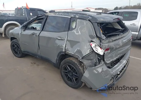 2019 Jeep Compass Limited 4X4 z USA, uszkodzony, nr VIN 3C4NJDCB9KT724380